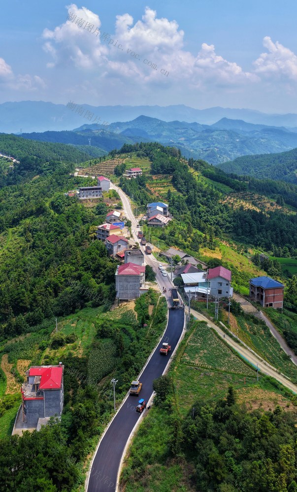 公路建设，提质改造，溆浦，乡村，经济发展
