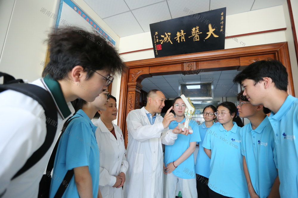 大学生，河南大学，口腔医学院，暑期三下乡，红旗渠故乡，百年老字号，非遗传承人，林州郭氏正骨