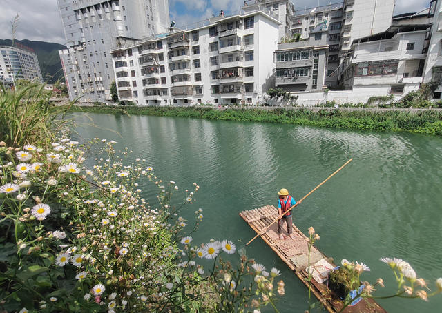 湖南桂东、沤江、水清岸绿、生态家园、河小青、志愿者、河道保洁、一江碧水、清理杂物、守护生态