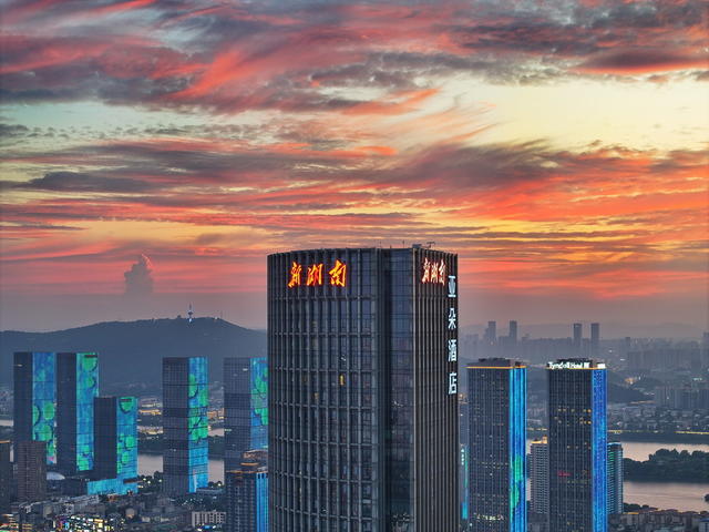 新湖南大厦 晚霞  新媒体 报纸 媒体 夜景 