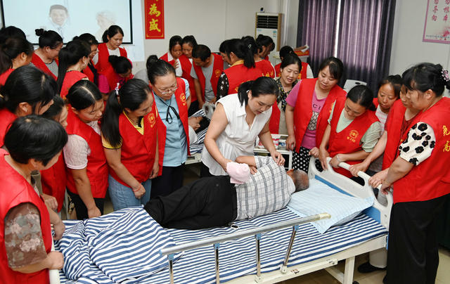 就业 培训 技能 公益 技校 学员 养老  护理 劳动力 人才 市场 职业 民生