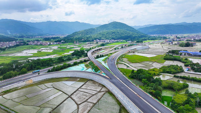 高速  公路  田园  希望