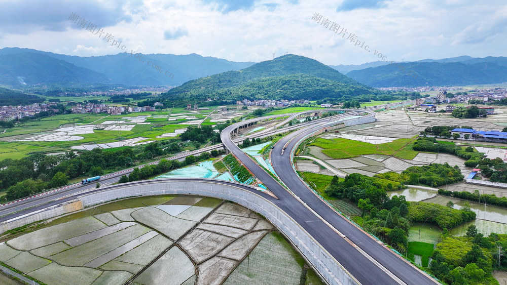 高速  公路  田园  希望