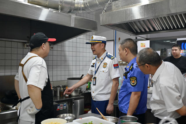 消防 安全 部门 联动 夜查 电动自行车 隐患 火灾 老旧小区 警示教育