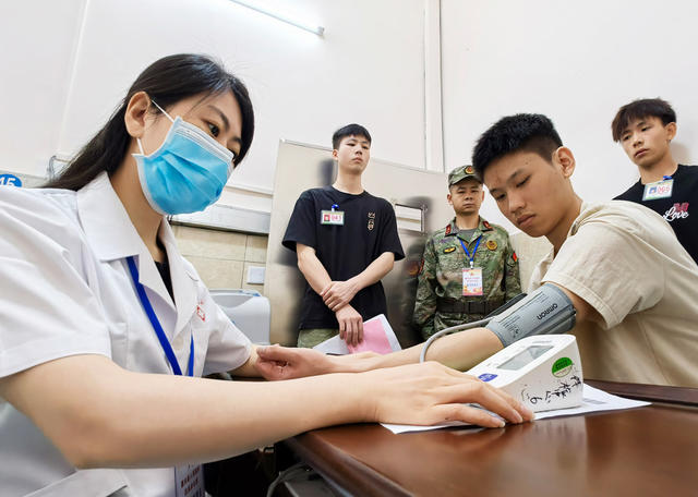嘉禾：征兵体检有序进行