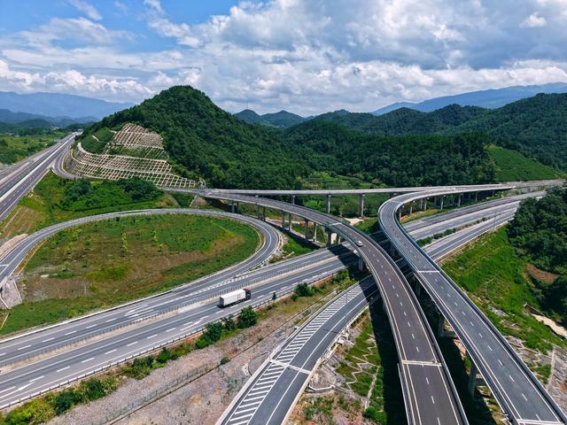 畅联张崀桂  织就致富路