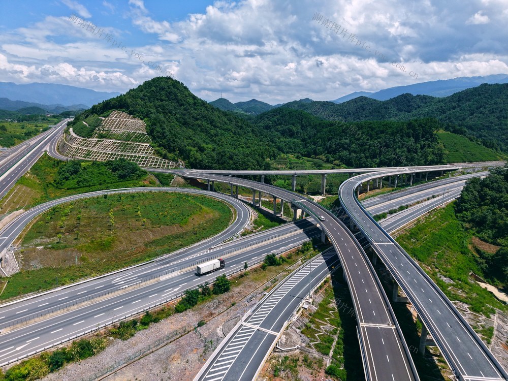 畅联张崀桂  织就致富路