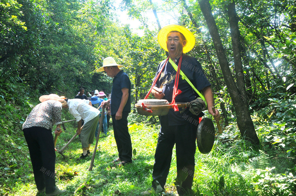 山路 村民 出行