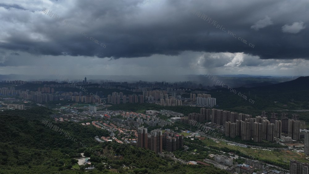 实拍  台风   红霞  郴州城区  城东新区  云层  城市上空  全程  城区风力  降水  平稳  