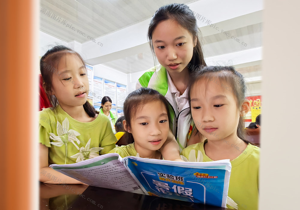 嘉禾：返乡大学生 情暖暑托班