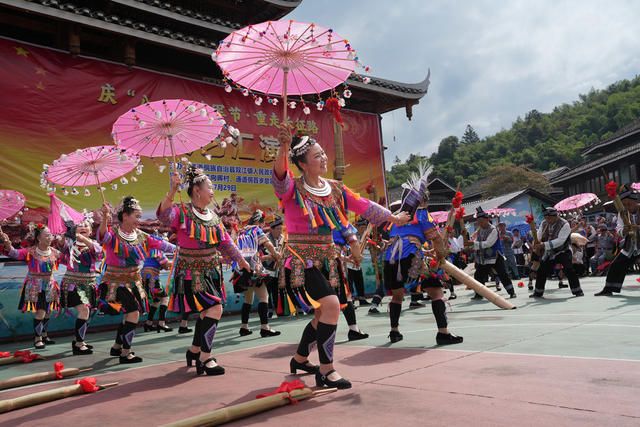 庆“八一”建军节  重走长征路