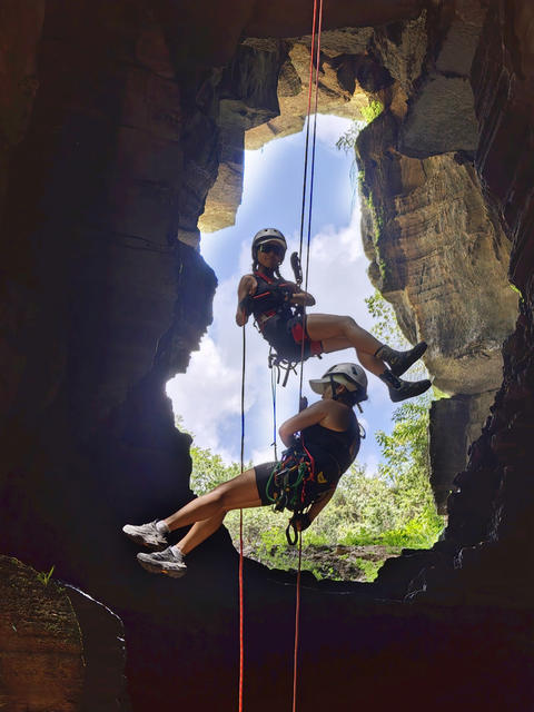 湖南龙 山  溶洞 绳降消暑
