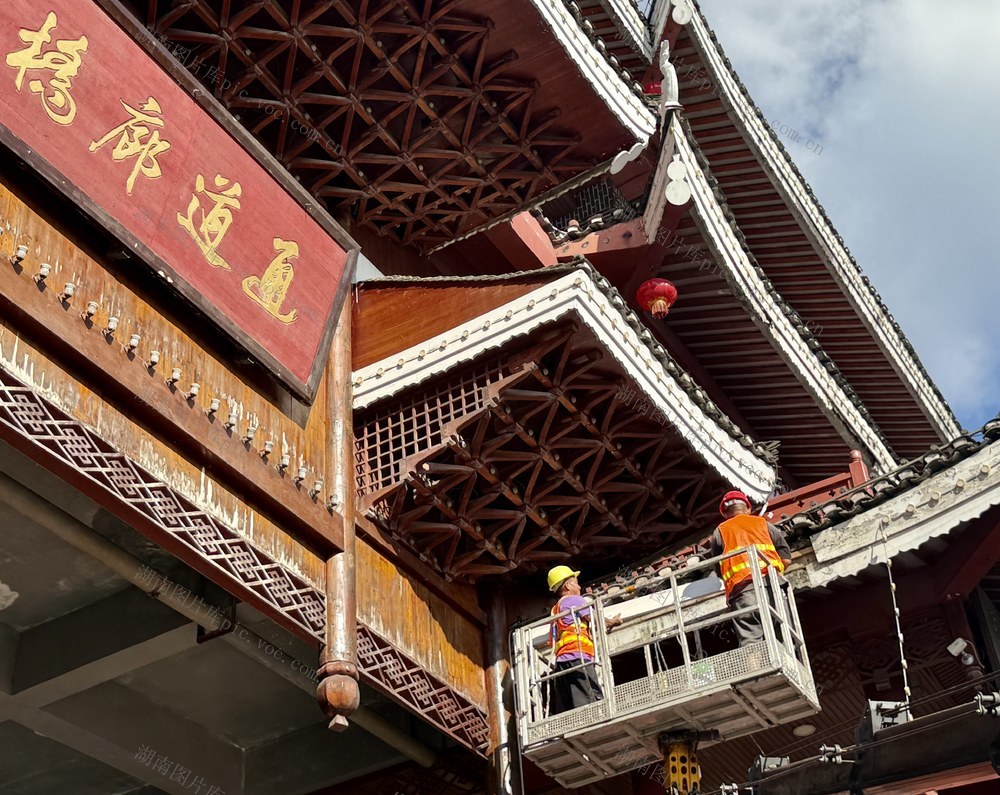 筑牢安全防线
