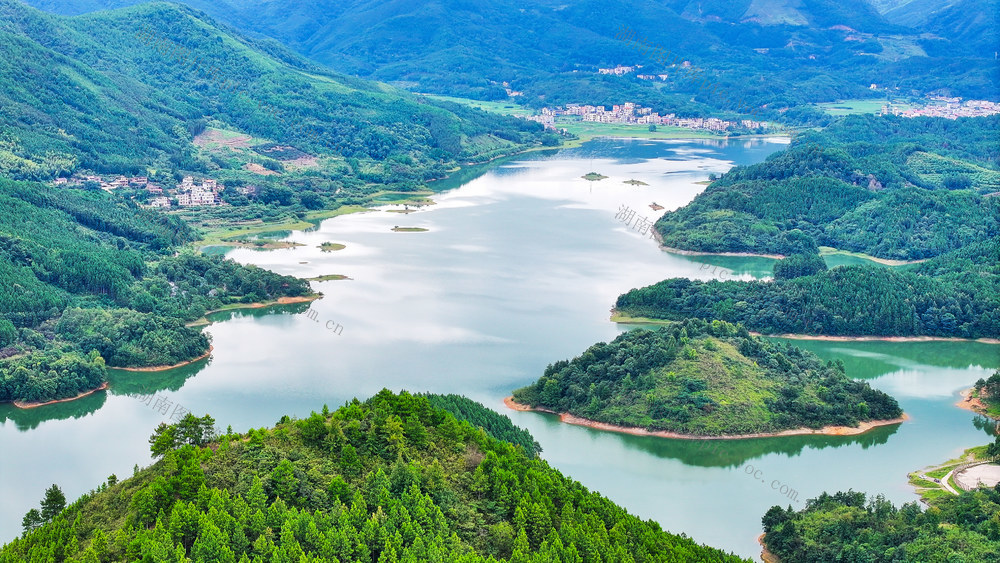 绿水  青山  生态  画卷