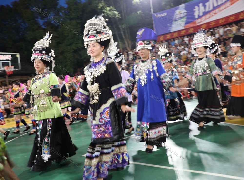 “村BA”上演多彩民俗秀