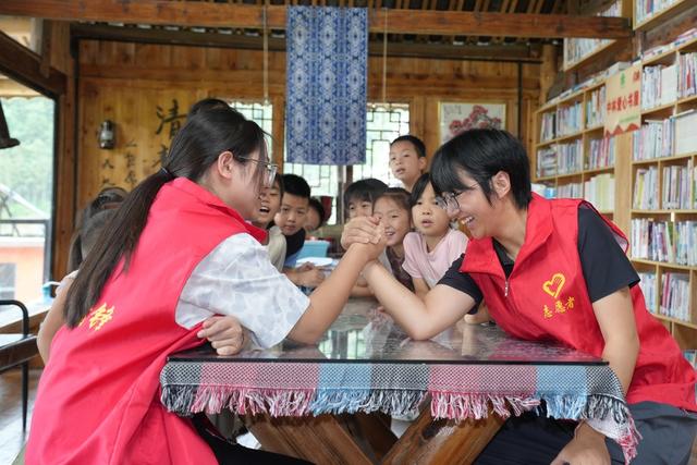 志愿者、暑假、大学生、公益、暑托