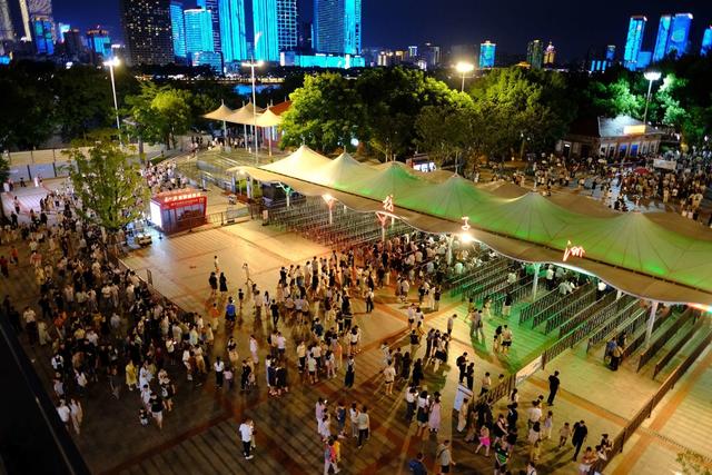 夜游橘子洲