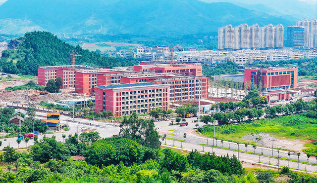 新学校  投入  使用  民生  风景