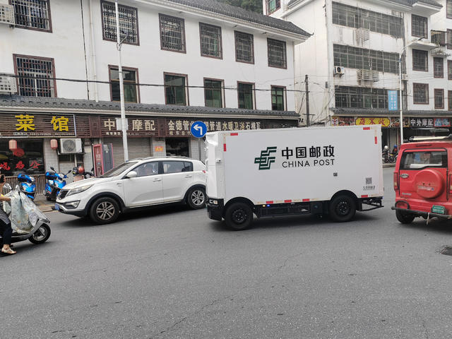 桂东、无人驾驶快递车、中国邮政、南街丁字路口、智慧物流、无人配送