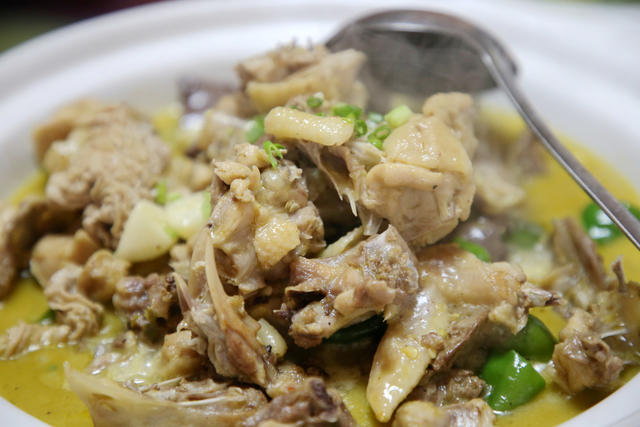 农家菜 肉炒辣椒 水煮豆角 农家刁子鱼 猪头肉炒洋葱 水煮南瓜叶 农家土鸡 清炒高苞丝 金针肉丸汤 浓浓的乡愁 妈妈的味道