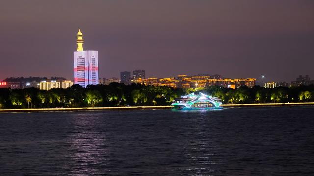 湘江夜色朦胧