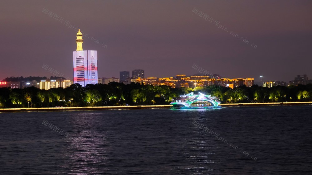 湘江夜色朦胧