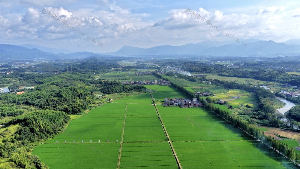 常宁 田园 民居道路 蓝天白云山峦