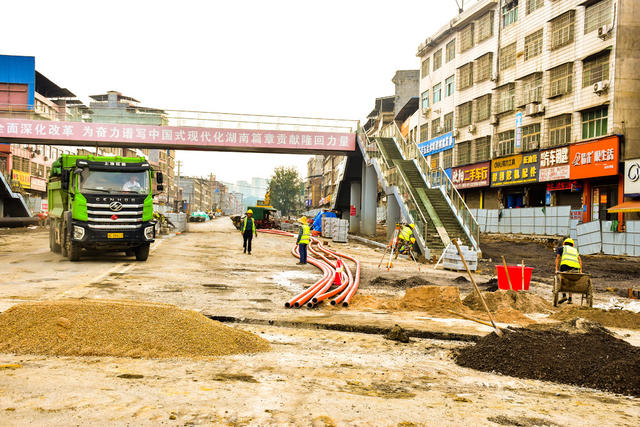 公路攻坚 赶工期