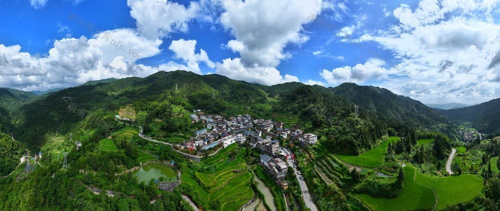 中秋  郴州  苏仙区 
 菜岭村  高山  梯田 
   稻浪  乡村  丰收  游客  农家美食   禾花鱼米  种养  稻花  乡村振兴 