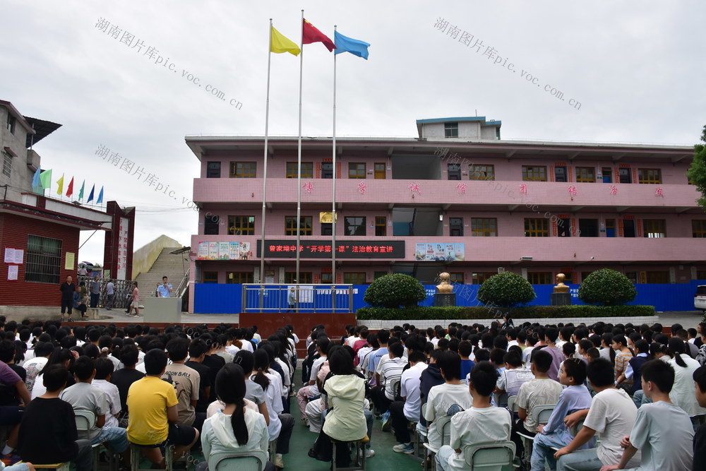 法治宣讲护成长