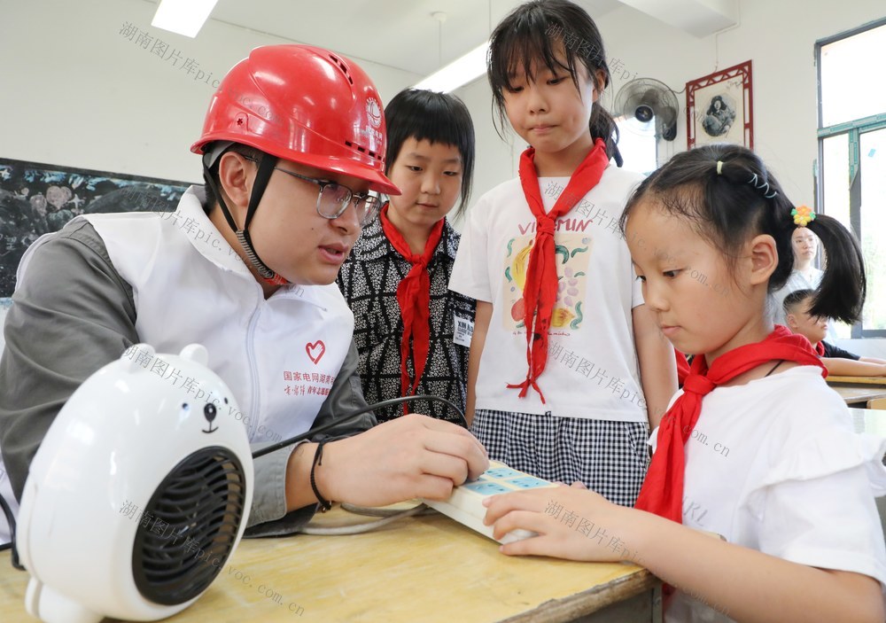 开学第一课   安全进校园 
    