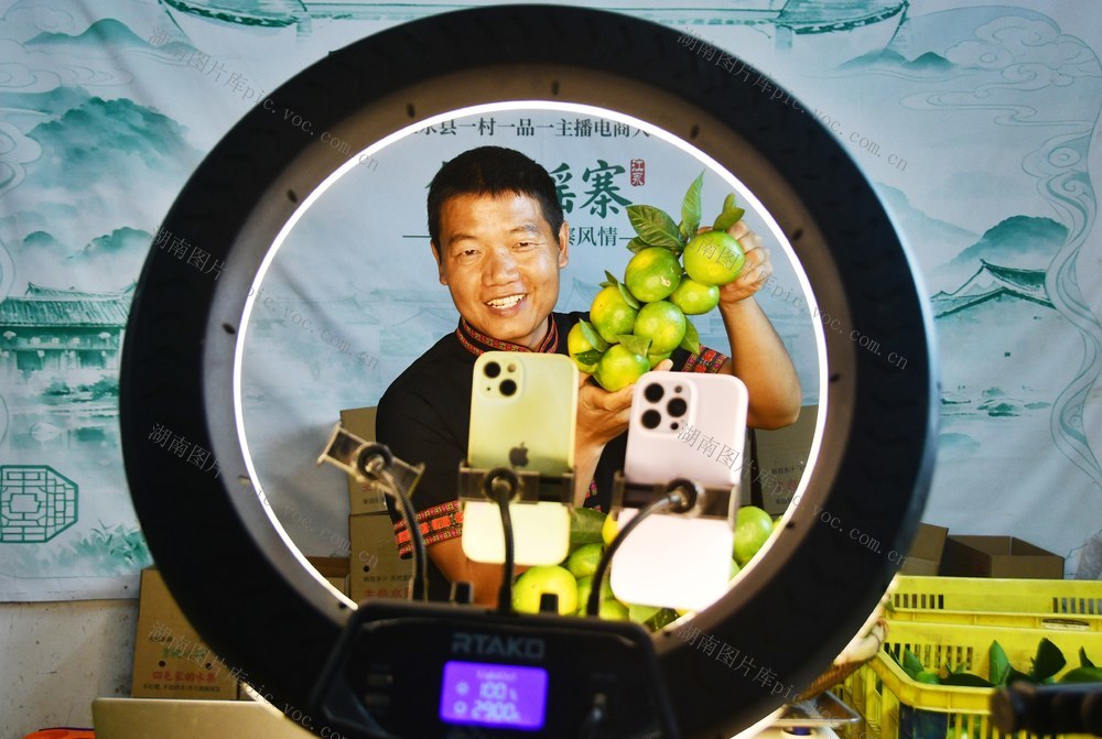 线上集市卖特产  直播带货增收忙