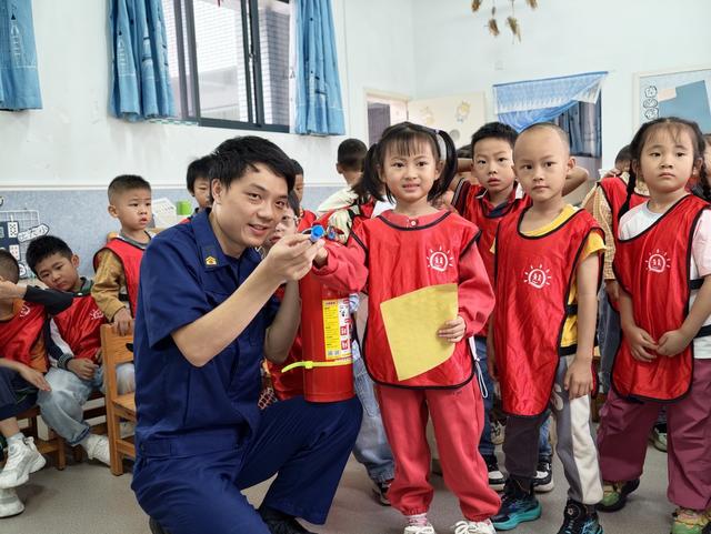 消防　安全　宣传　应急避险　意识　孩子们　校园