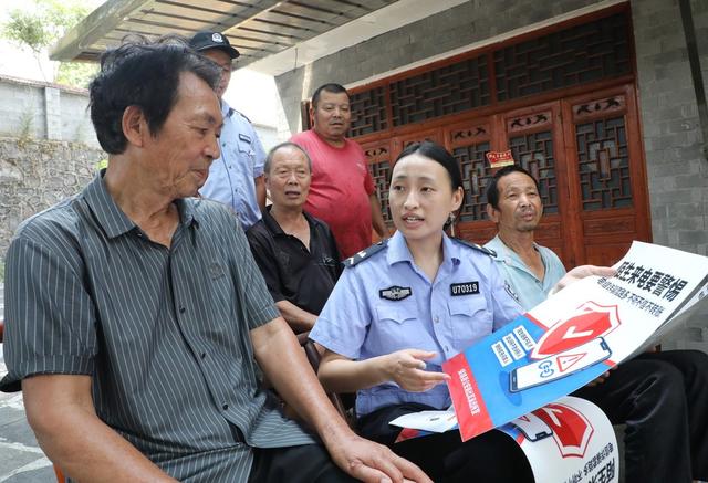  反诈宣传进乡村     守好老人“钱袋子”    