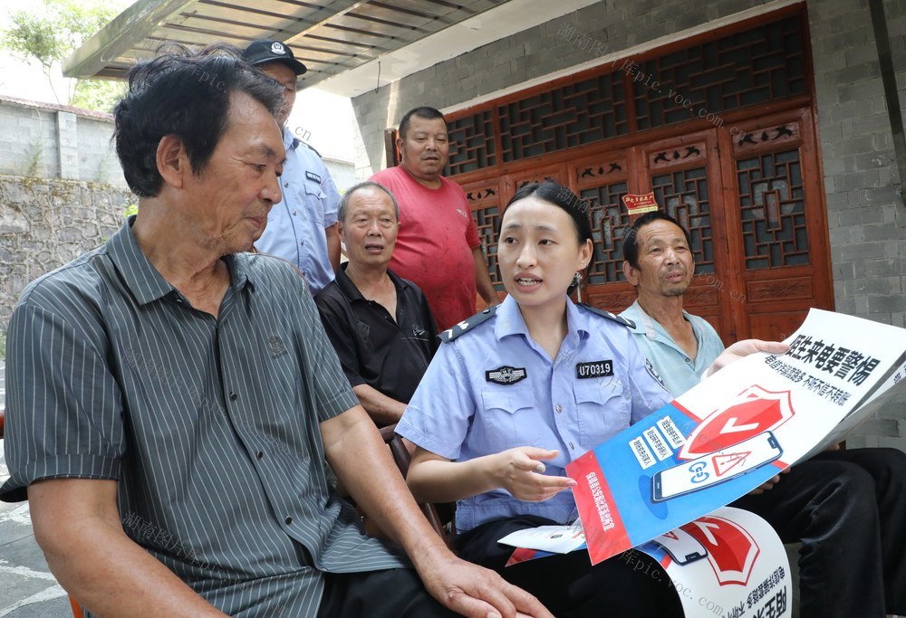  反诈宣传进乡村     守好老人“钱袋子”    