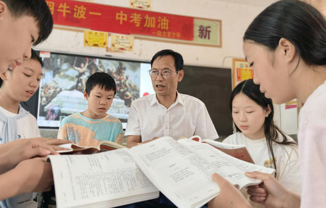 教师节 坚守 山区 教学 老师 退休 