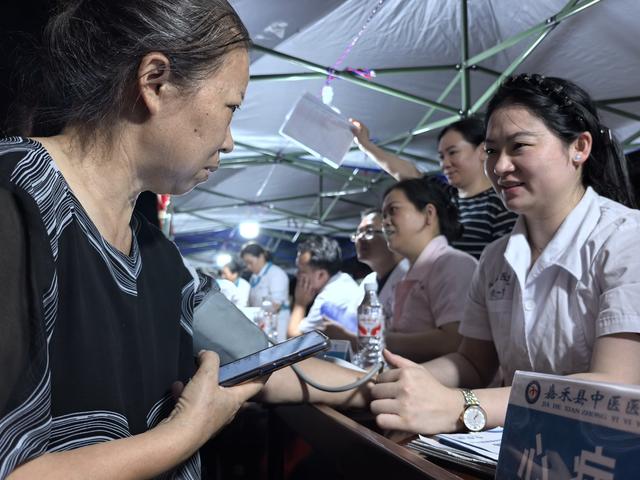 健康义诊进社区