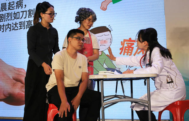 郴州市  苏仙区  宣传部  卫健局  文联  惠聚商圈  艺起享福   文艺惠民  城东新区 
  郴县广场  苏仙区人才创新园    卫健系统 
 医护工作者  夜间文化生活  进商圈  进社区    群众  幸福感  