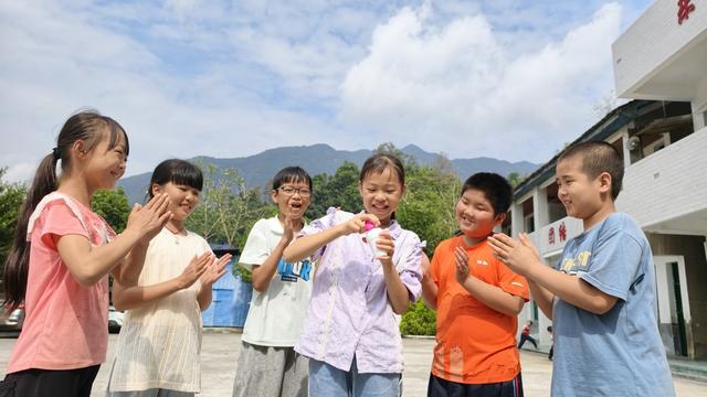 深山 学校 教学点 孩子 家门口 上学 童年 快乐