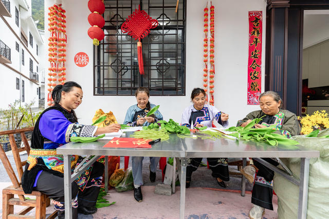 仿真花 移民 增收