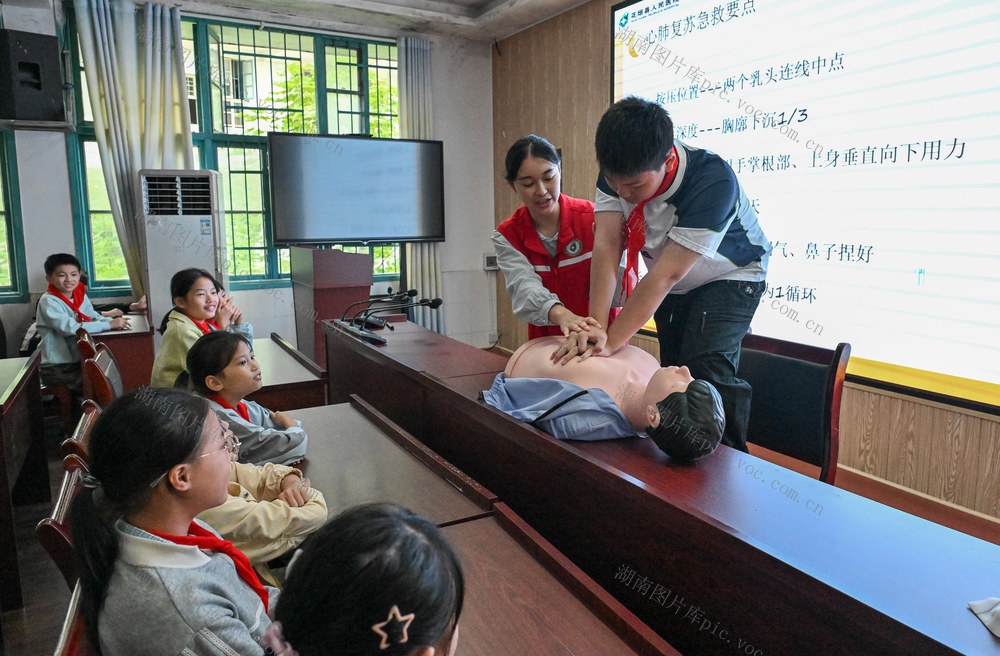 教育 健康 急救 演示