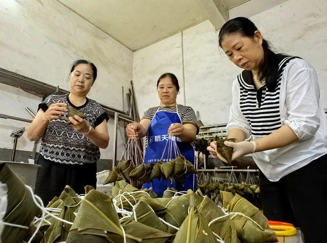 嘉禾：包粽子  迎中秋
