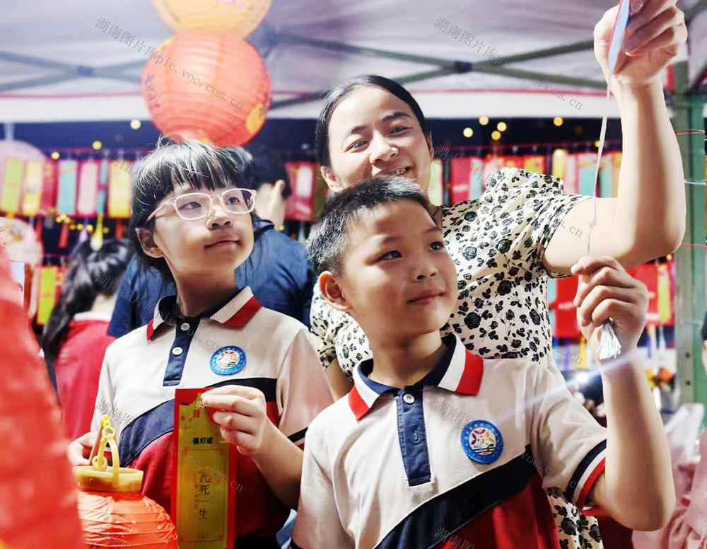 嘉禾：猜灯谜  迎中秋