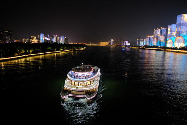 湘江赏明月