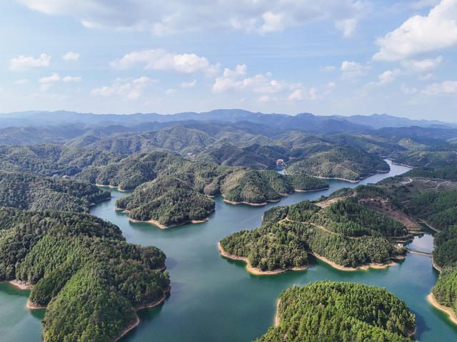 生态  水库  青山  碧水  风景  旅游   自然