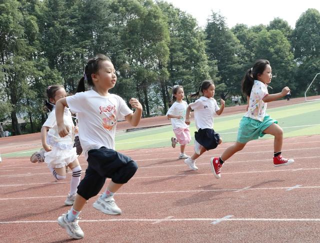 快乐运动　 健康成长