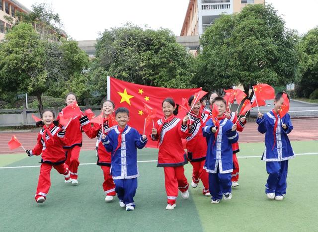  童心向党    喜迎国庆
