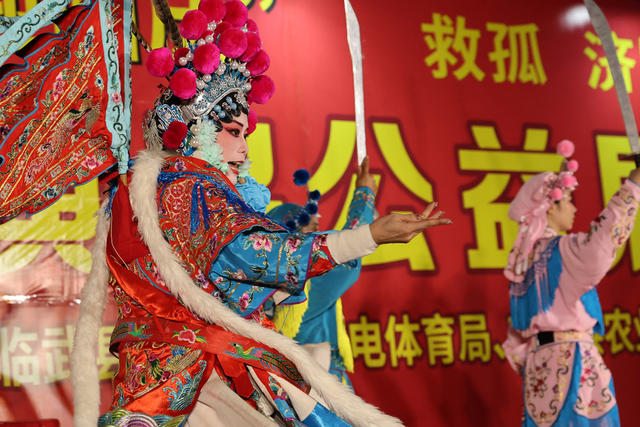 文艺演出迎国庆