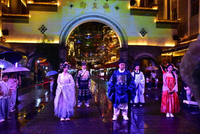 雨夜夜市喜迎国庆