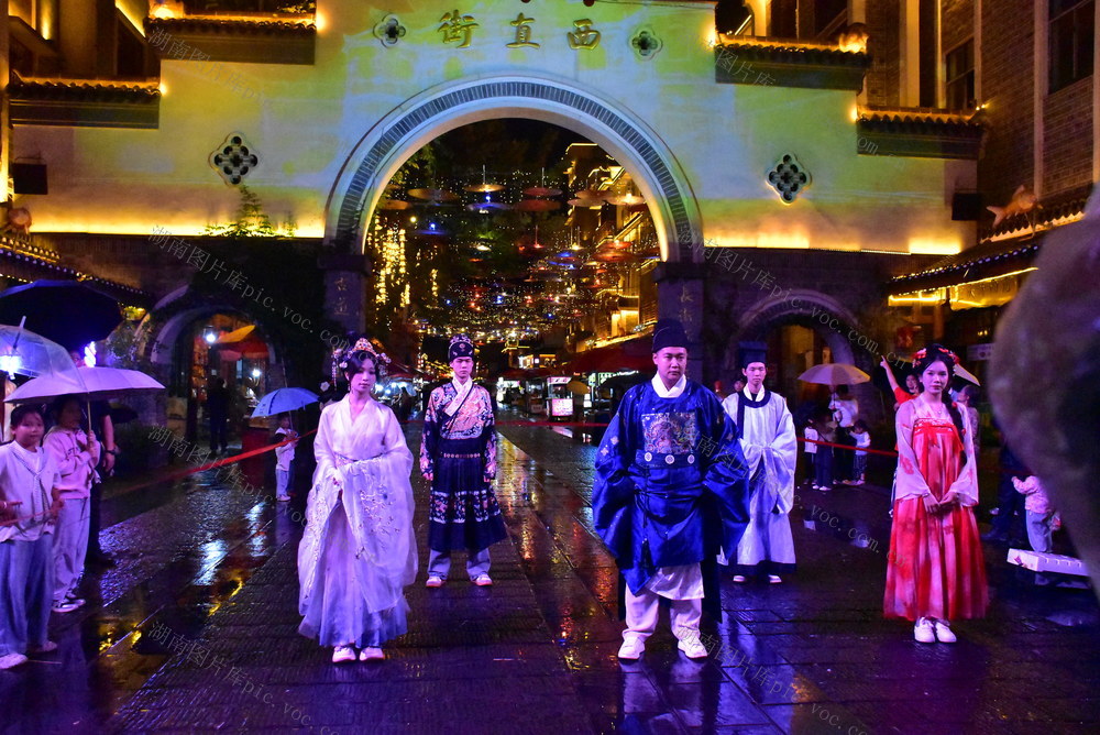 雨夜夜市喜迎国庆